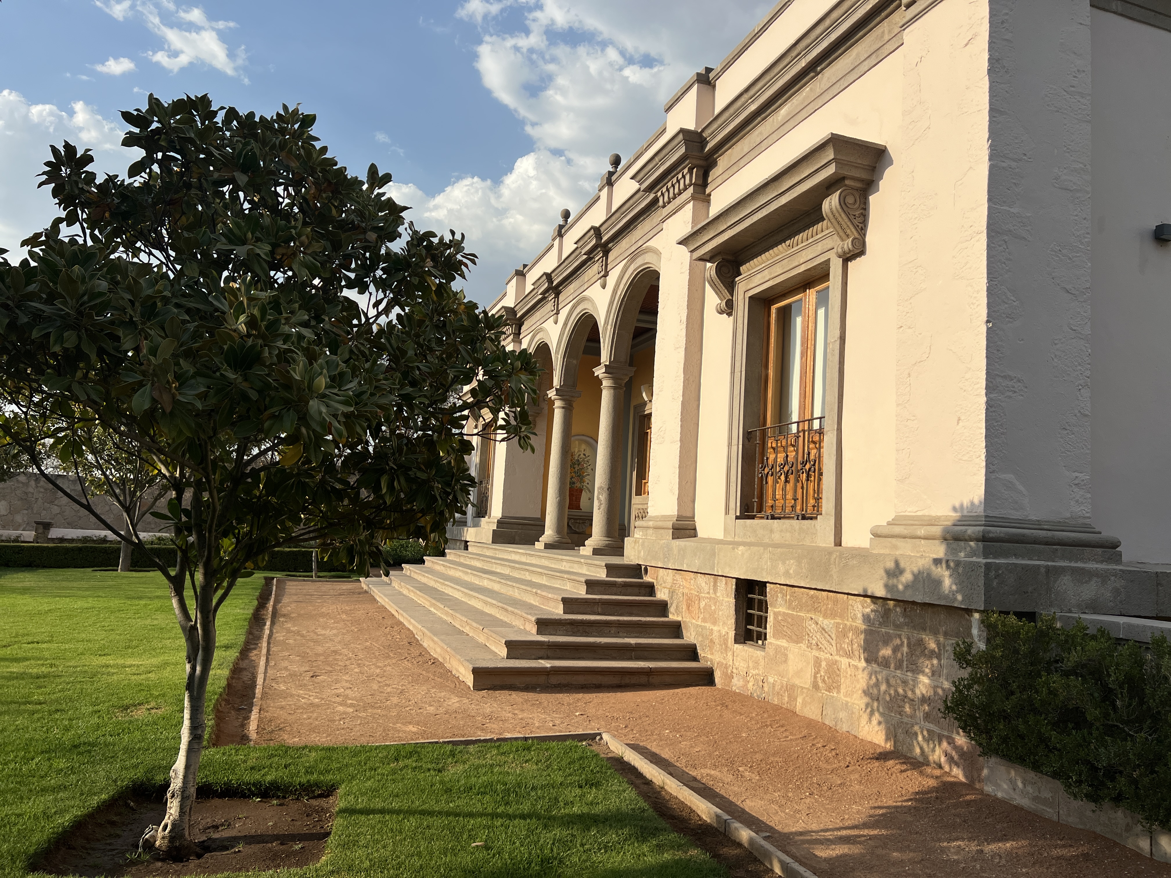 CASA ELENA Loma Dorada