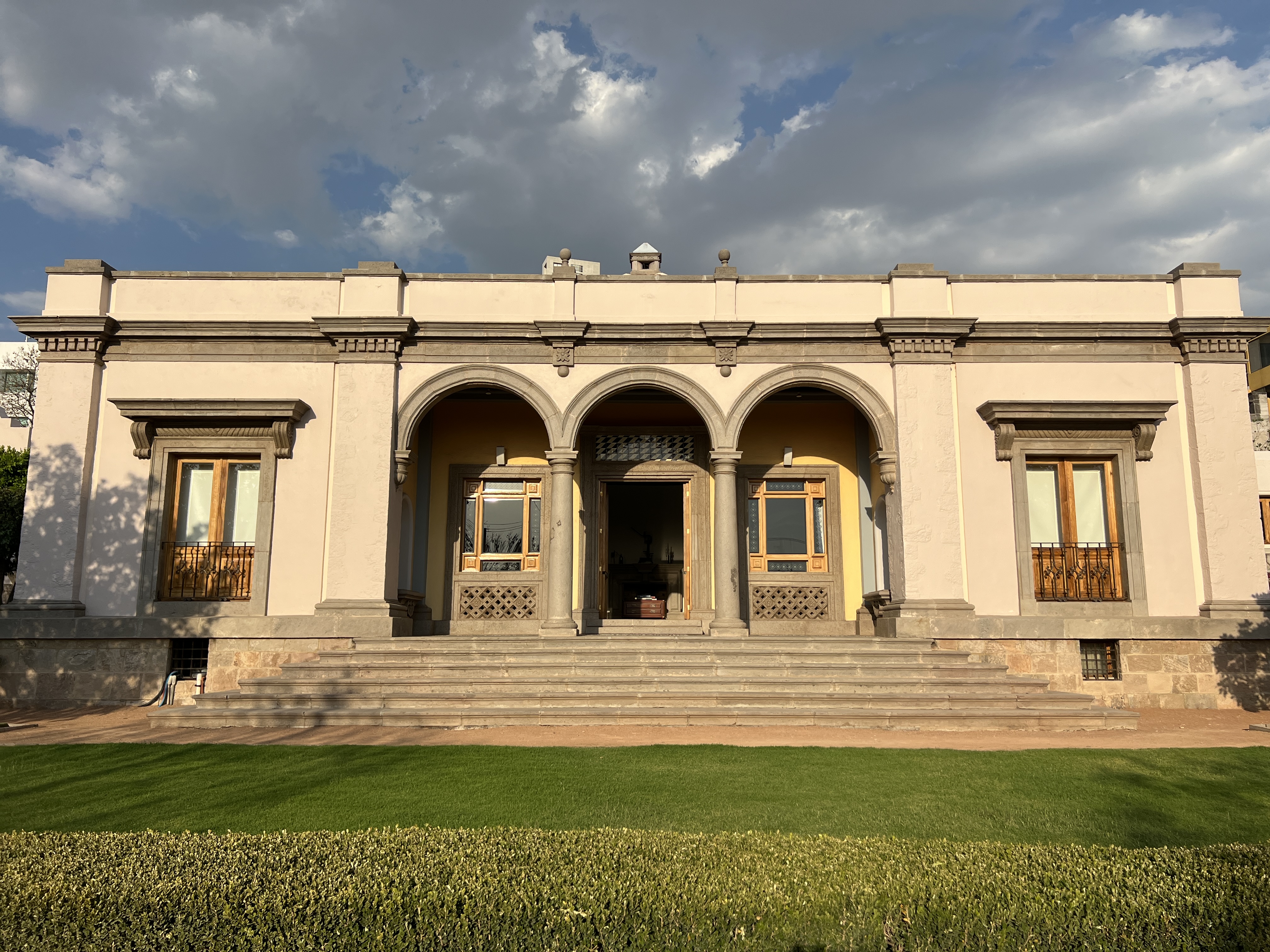 CASA ELENA Loma Dorada
