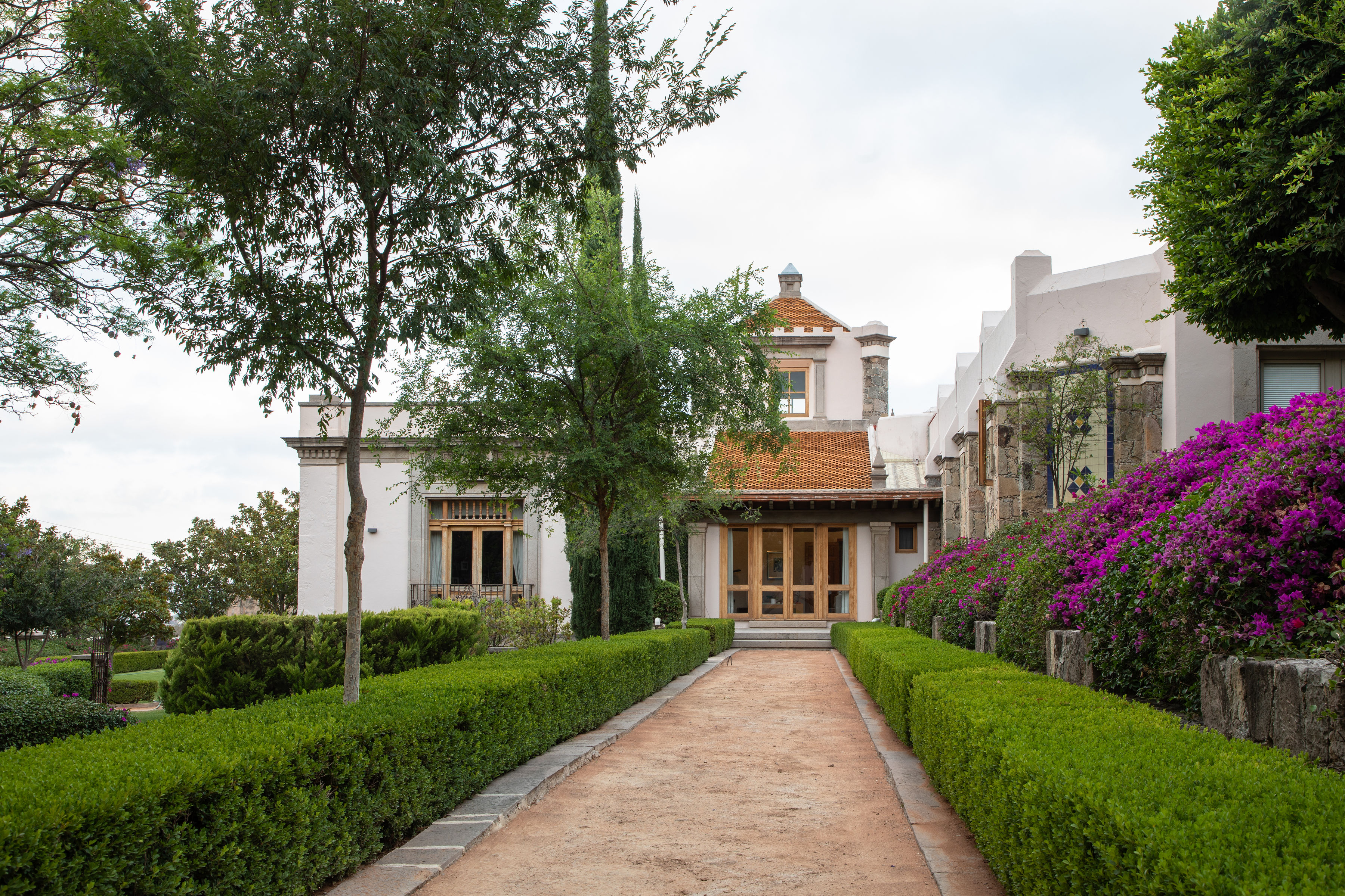 CASA ELENA Loma Dorada