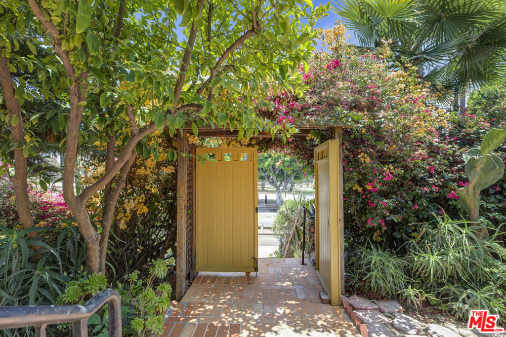6169 N Figueroa Street