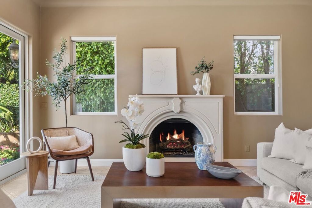 3011 N Beverly Glen Circle