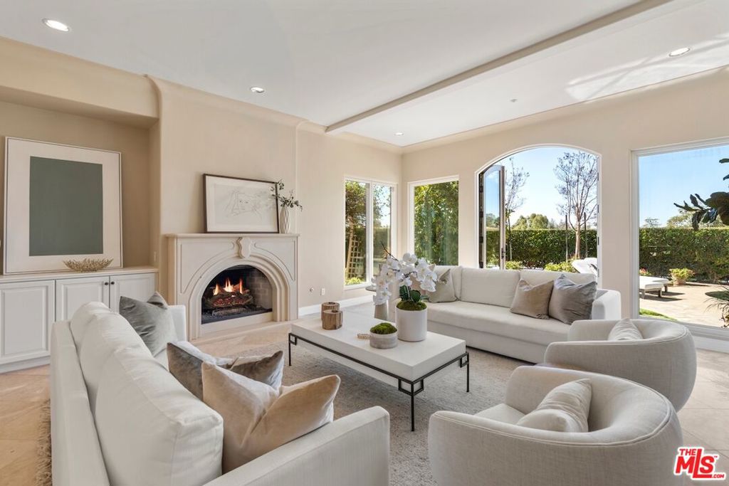 3011 N Beverly Glen Circle