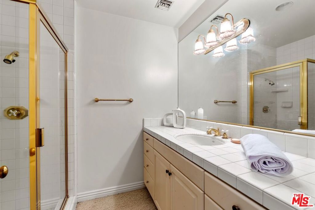 3011 N Beverly Glen Circle