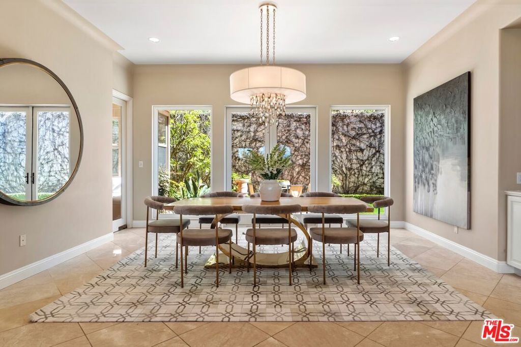 3011 N Beverly Glen Circle