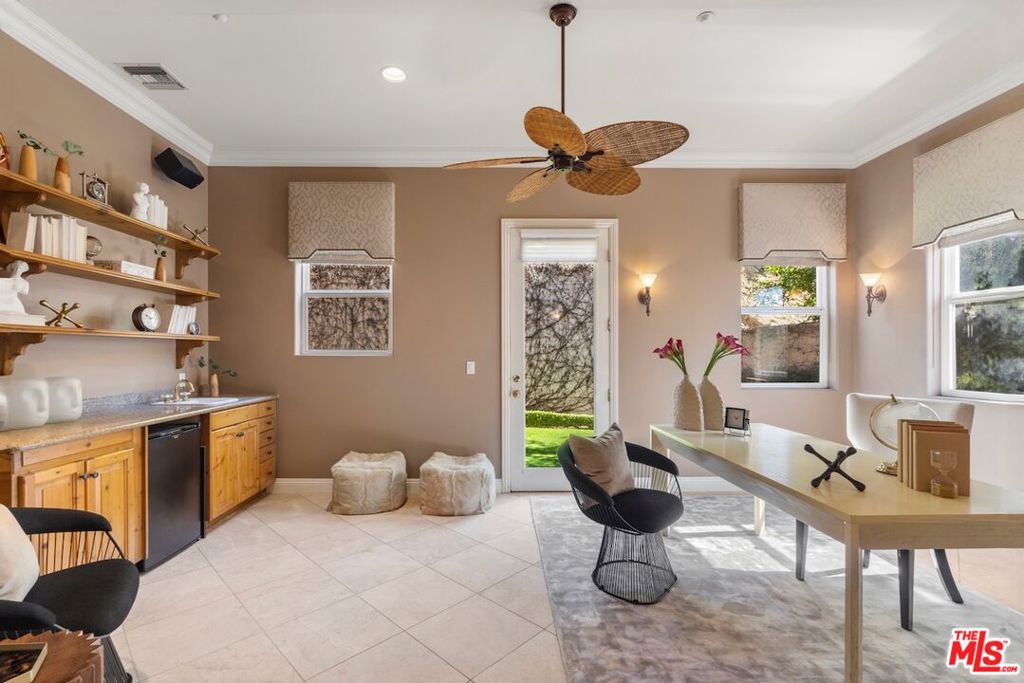 3011 N Beverly Glen Circle