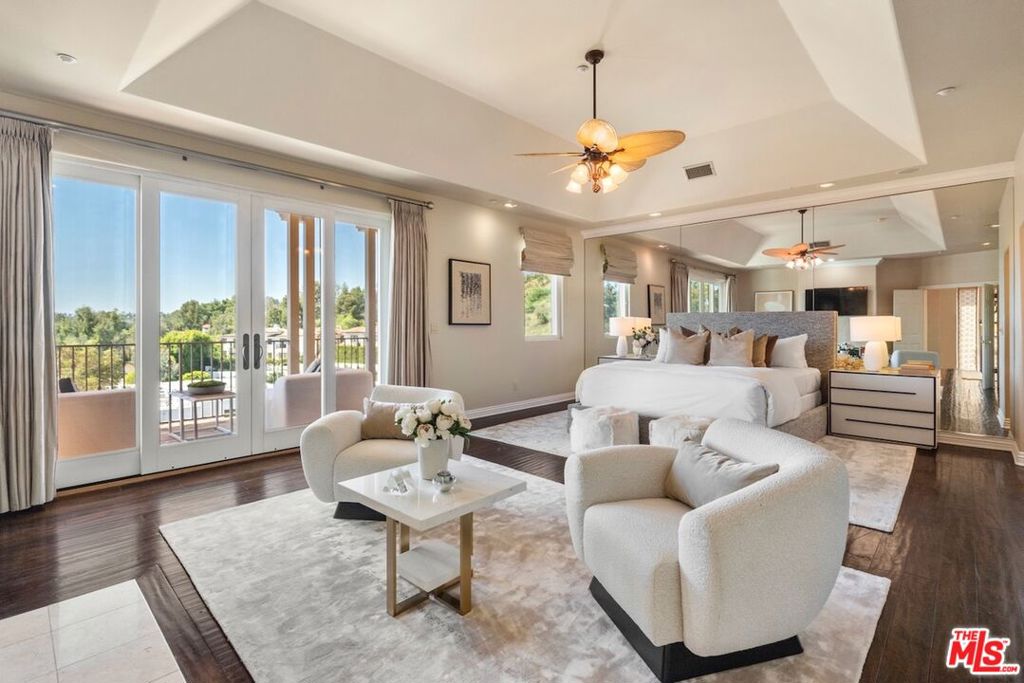 3011 N Beverly Glen Circle