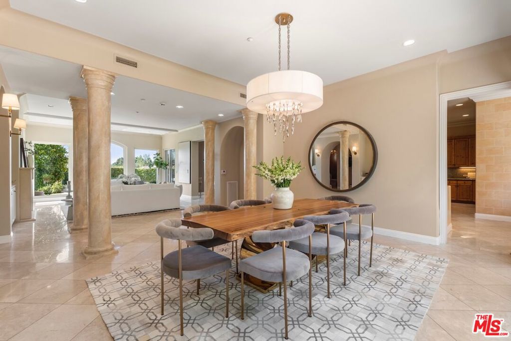 3011 N Beverly Glen Circle