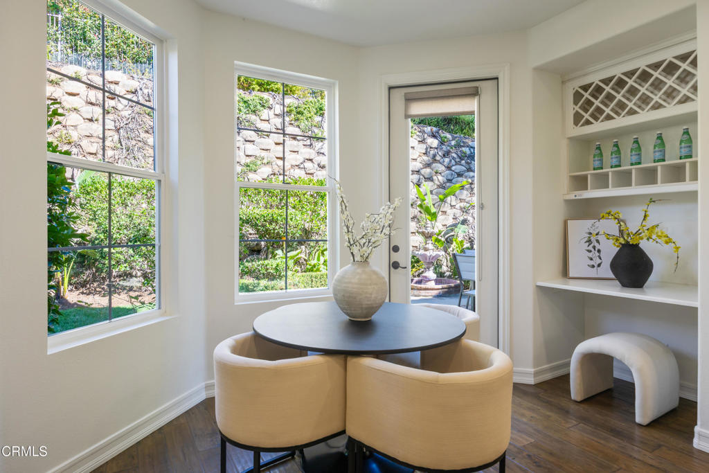 827 W Heritage Oak Court