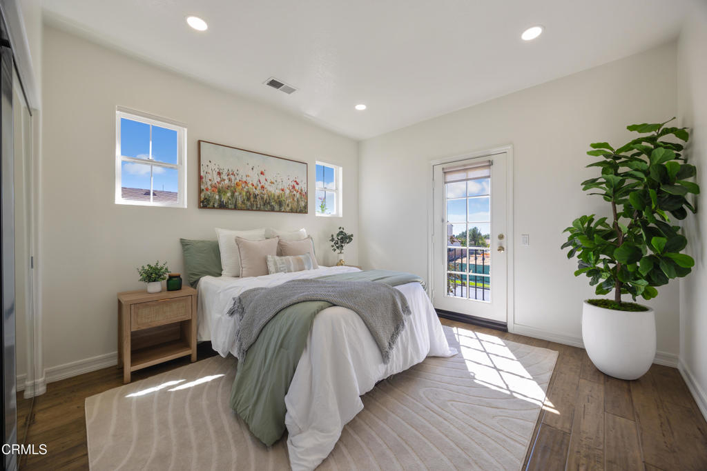 827 W Heritage Oak Court