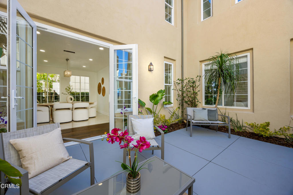 827 W Heritage Oak Court