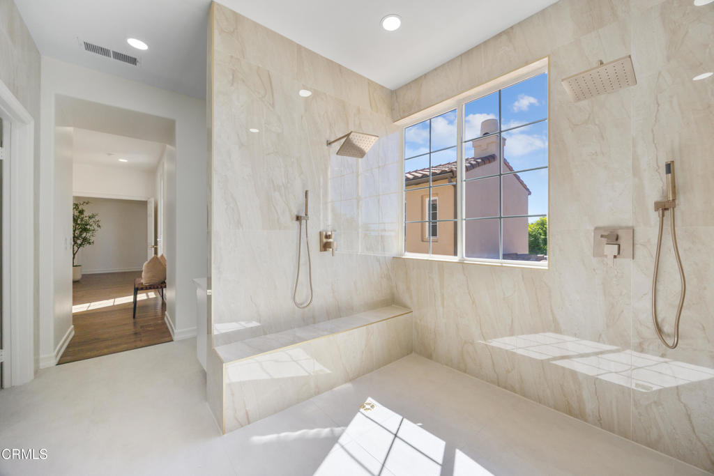 827 W Heritage Oak Court