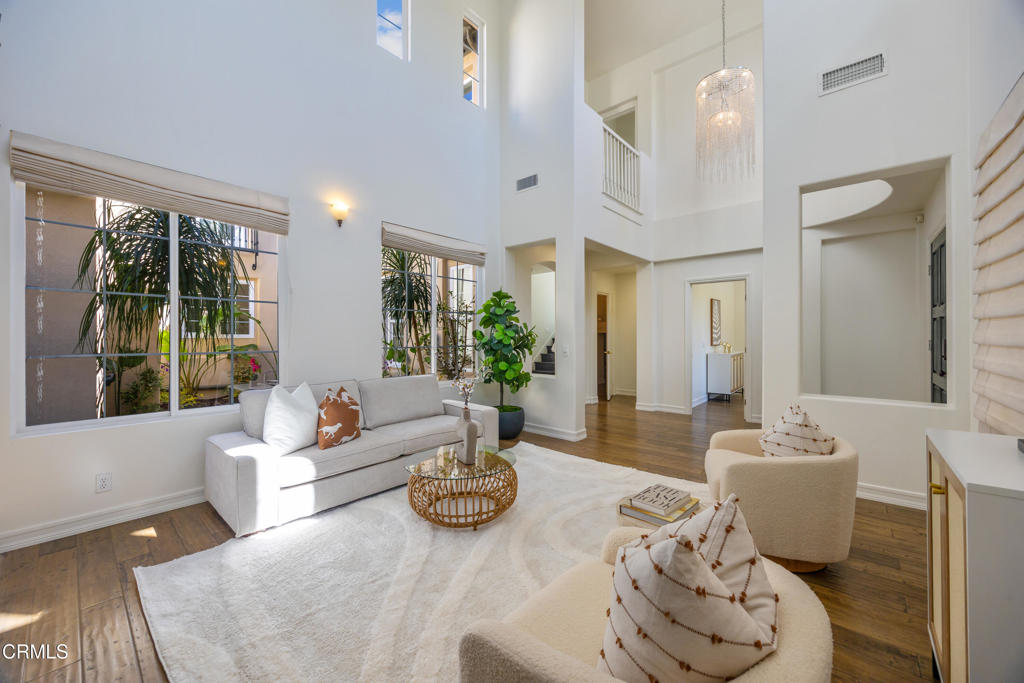 827 W Heritage Oak Court