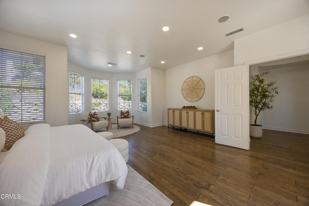 827 W Heritage Oak Court