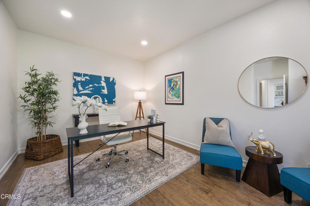 827 W Heritage Oak Court