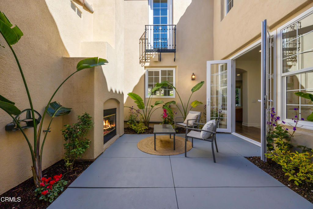 827 W Heritage Oak Court