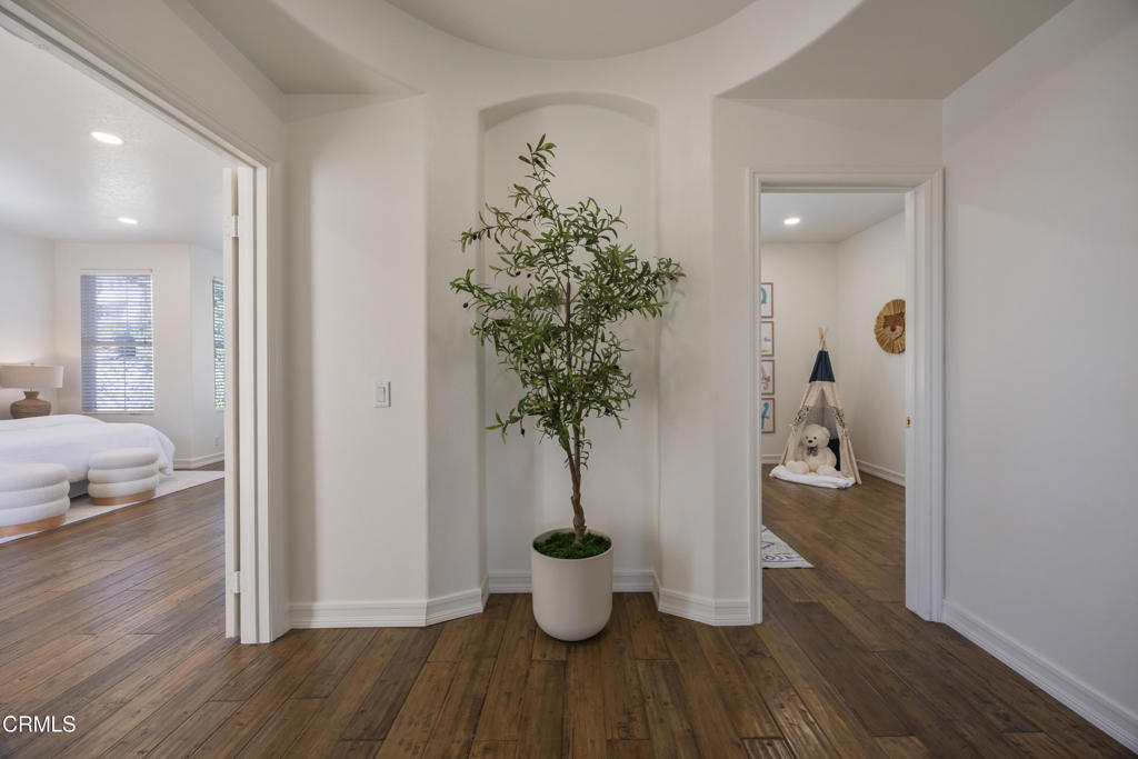 827 W Heritage Oak Court