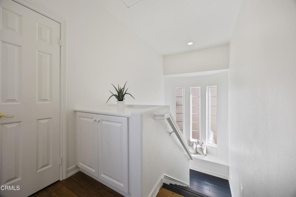 827 W Heritage Oak Court