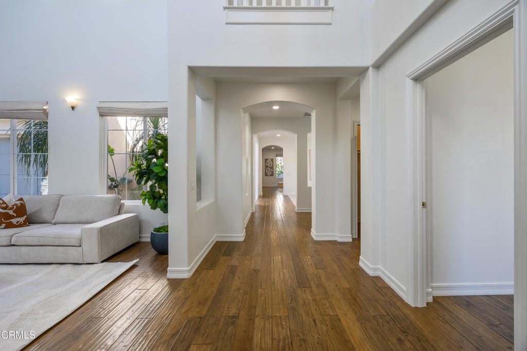 827 W Heritage Oak Court