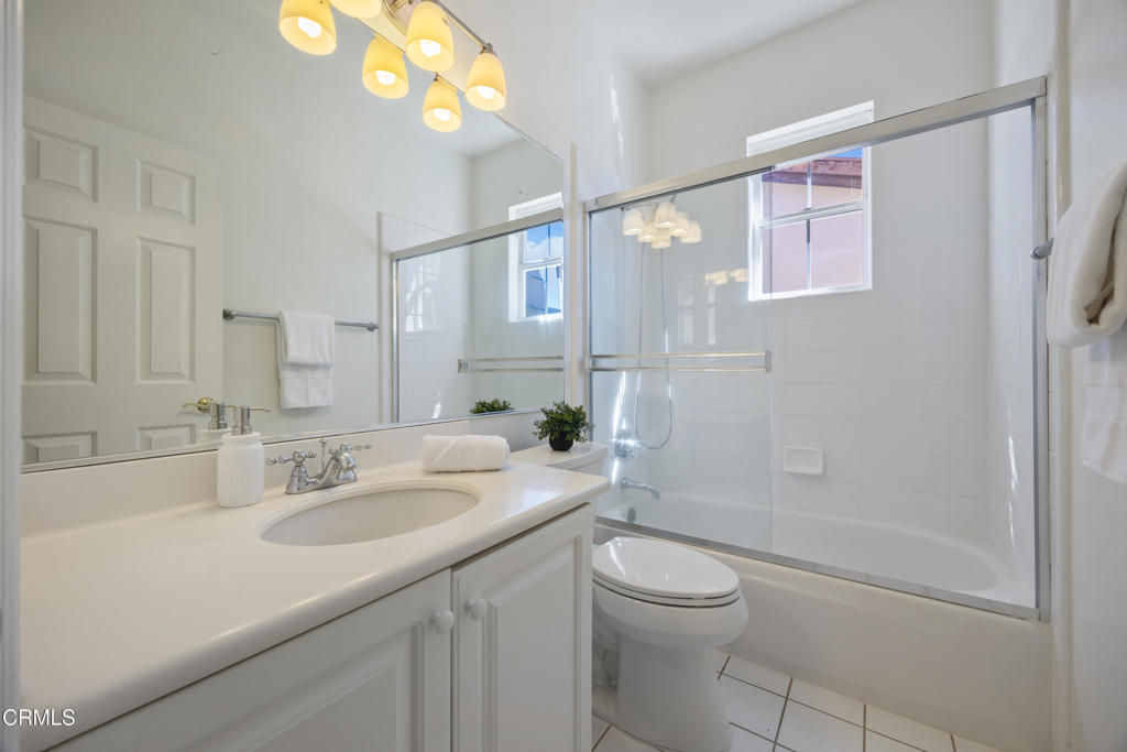 827 W Heritage Oak Court