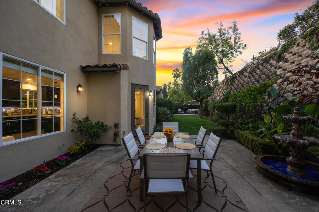 827 W Heritage Oak Court