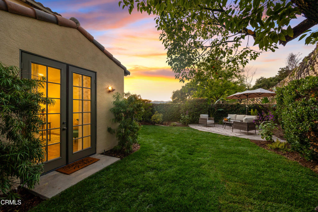 827 W Heritage Oak Court