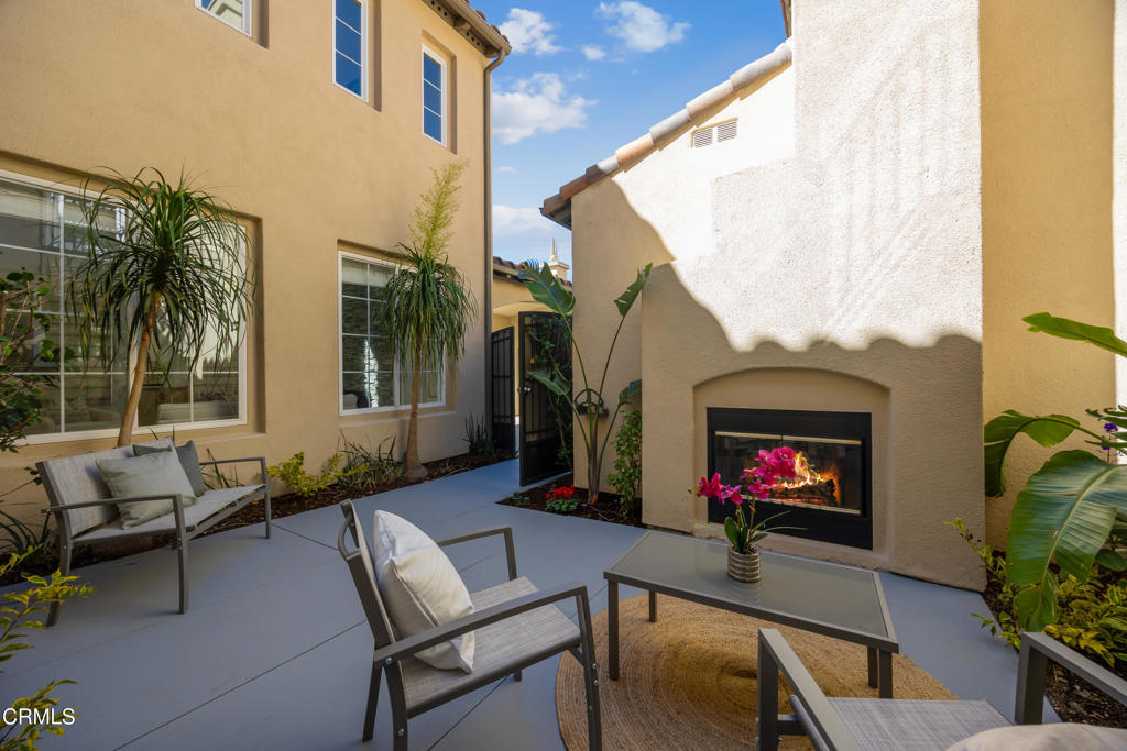 827 W Heritage Oak Court