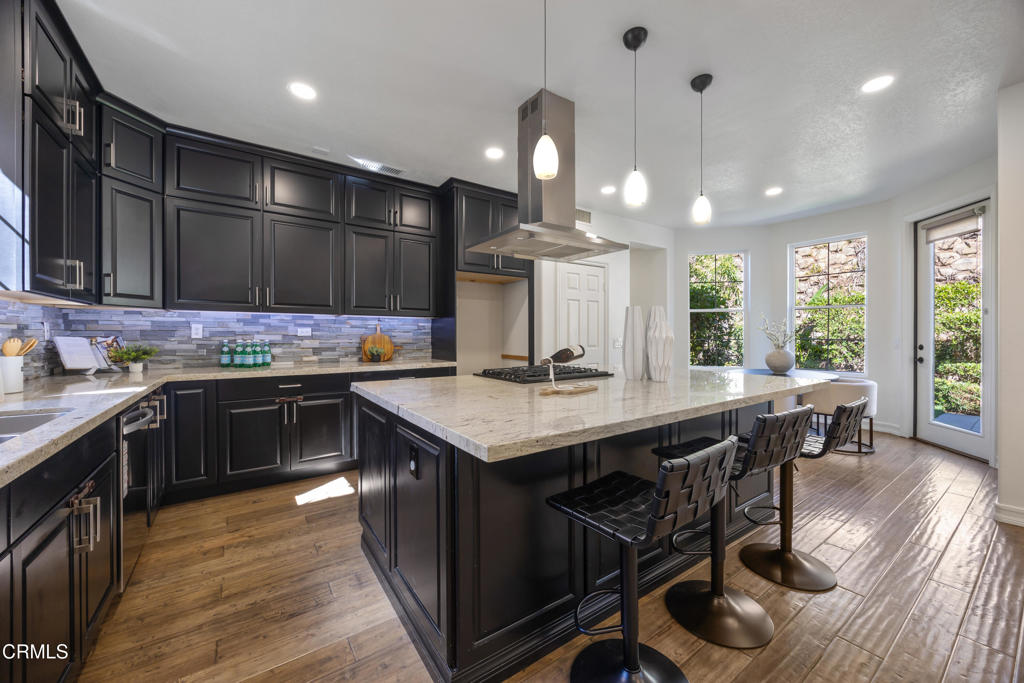 827 W Heritage Oak Court