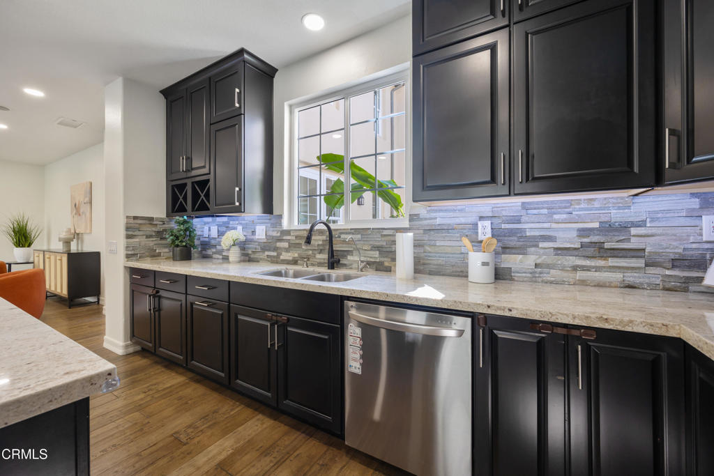 827 W Heritage Oak Court