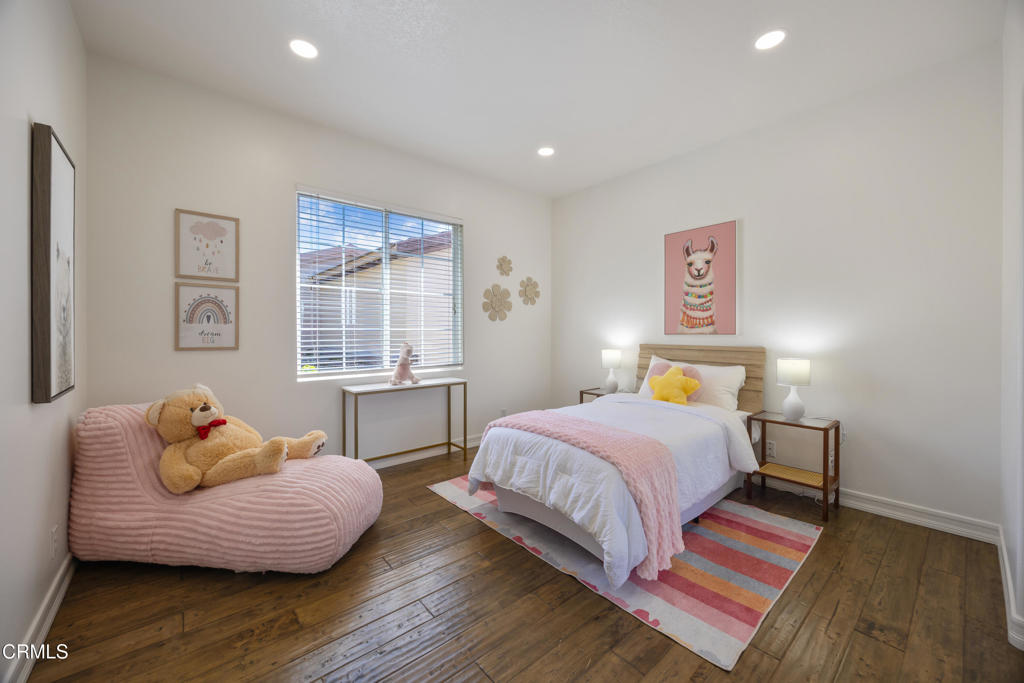 827 W Heritage Oak Court