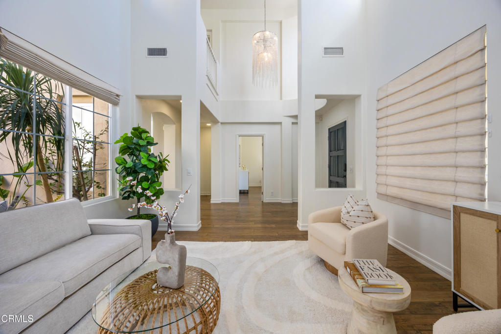 827 W Heritage Oak Court