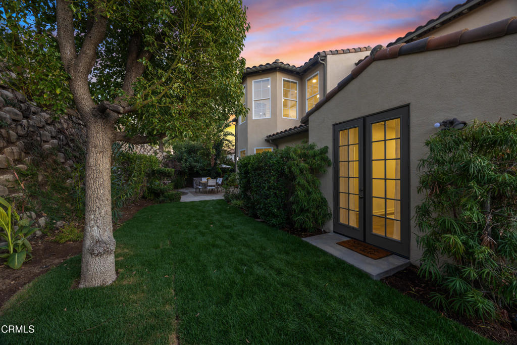 827 W Heritage Oak Court