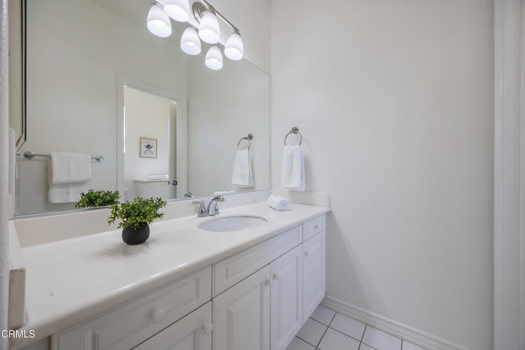 827 W Heritage Oak Court