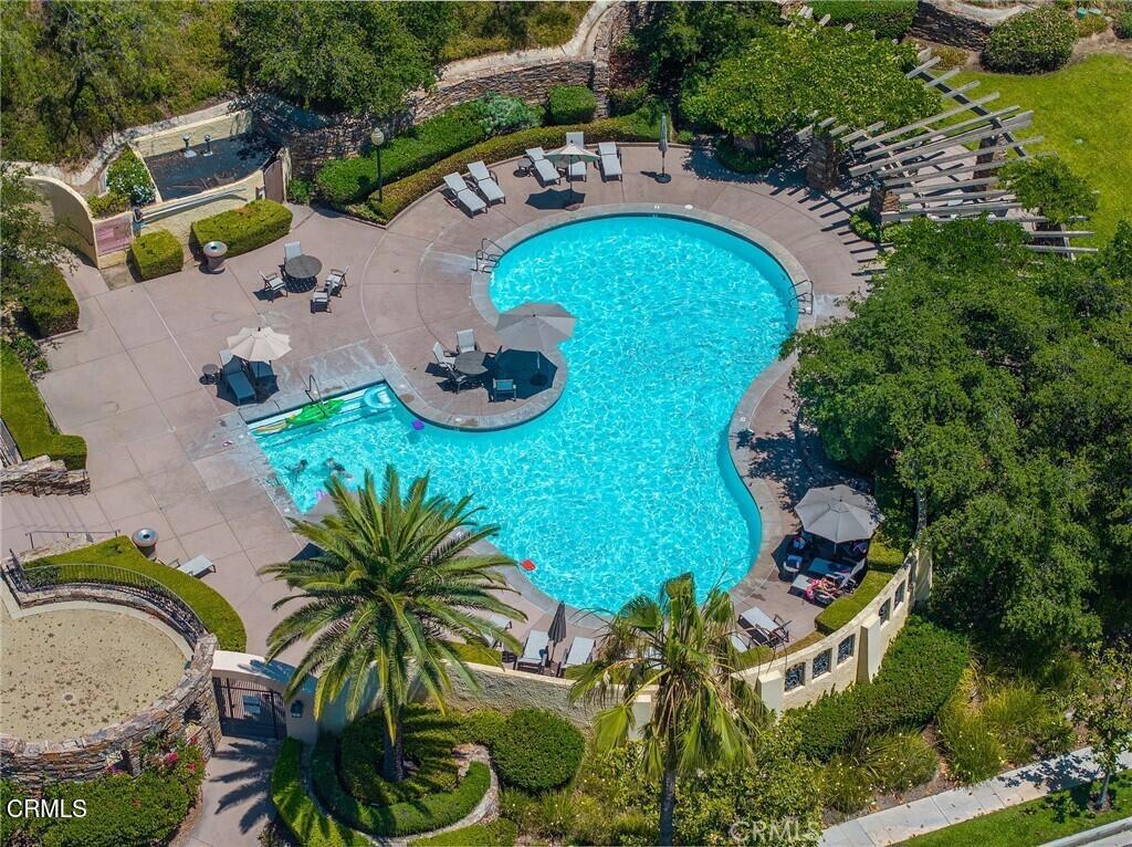 827 W Heritage Oak Court