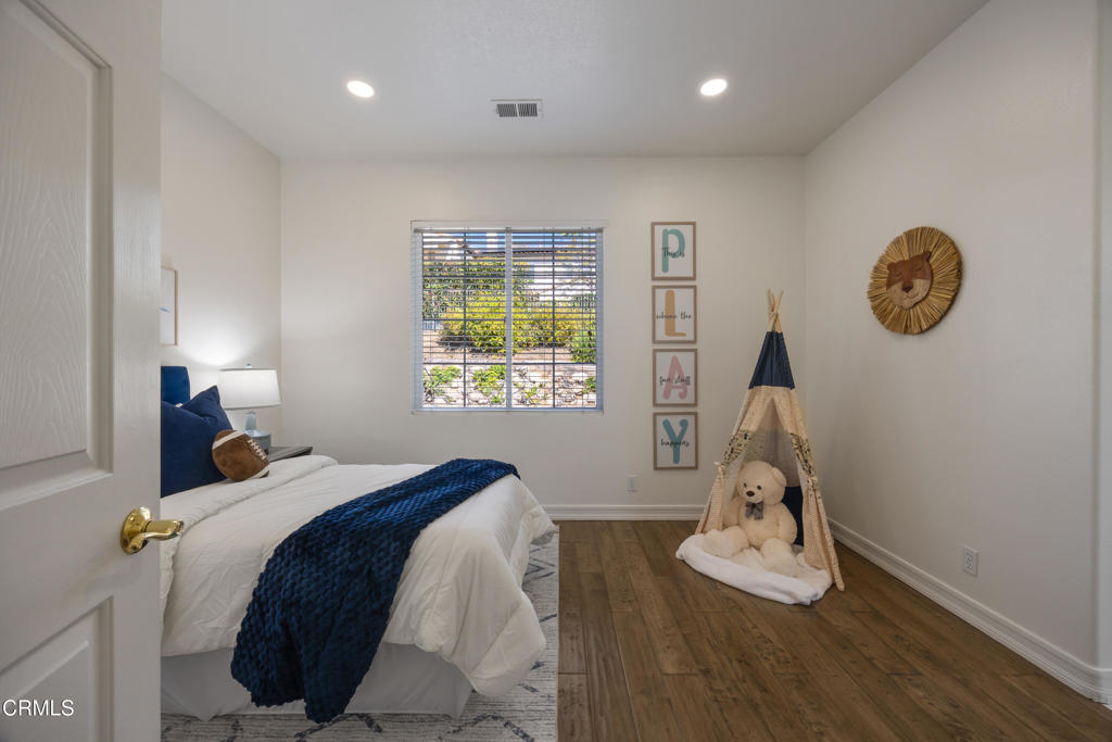 827 W Heritage Oak Court