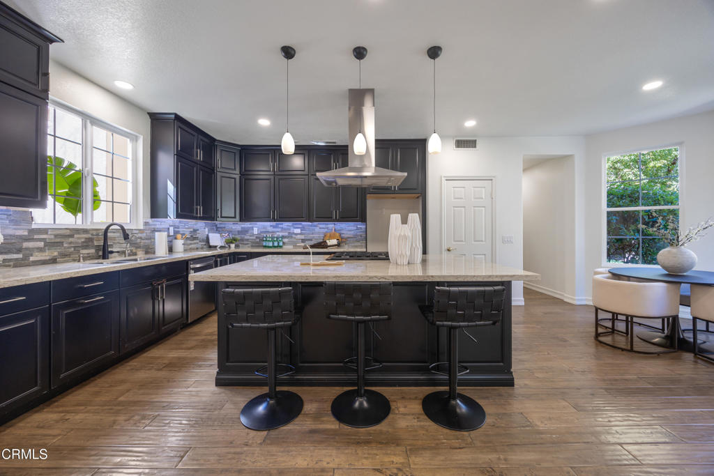 827 W Heritage Oak Court