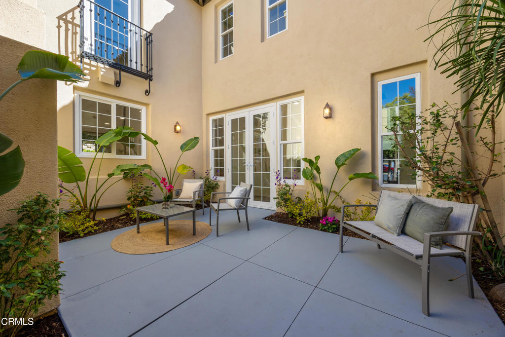 827 W Heritage Oak Court