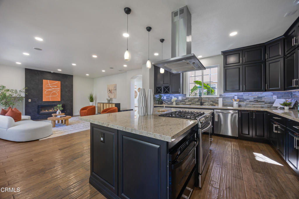 827 W Heritage Oak Court