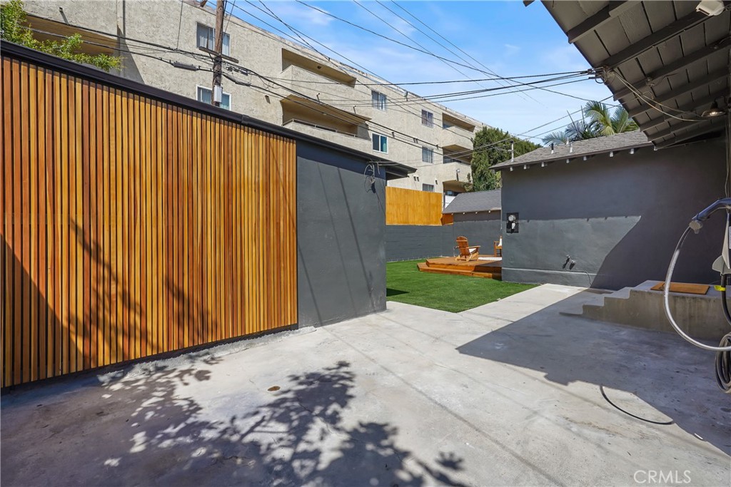 743 N Alexandria Avenue