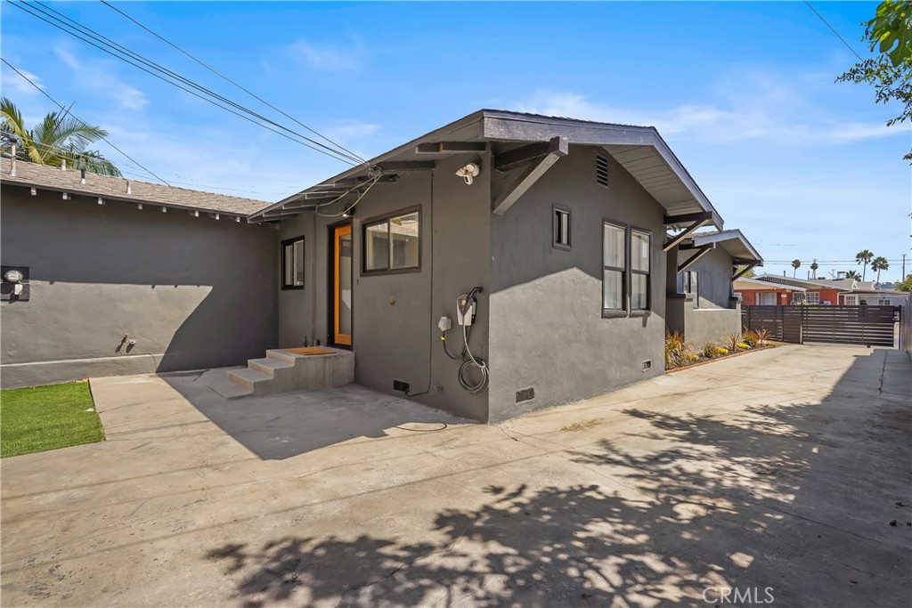 743 N Alexandria Avenue