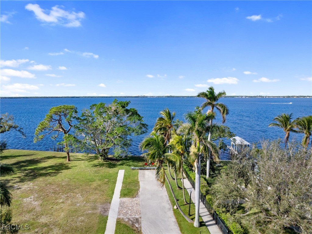 1341 Coconut DR
