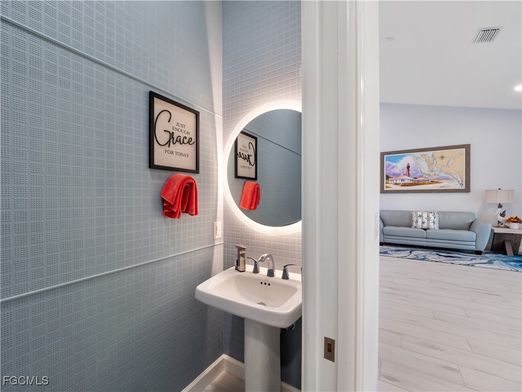 15660 Light Blue CIR