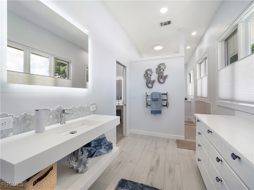 15660 Light Blue CIR