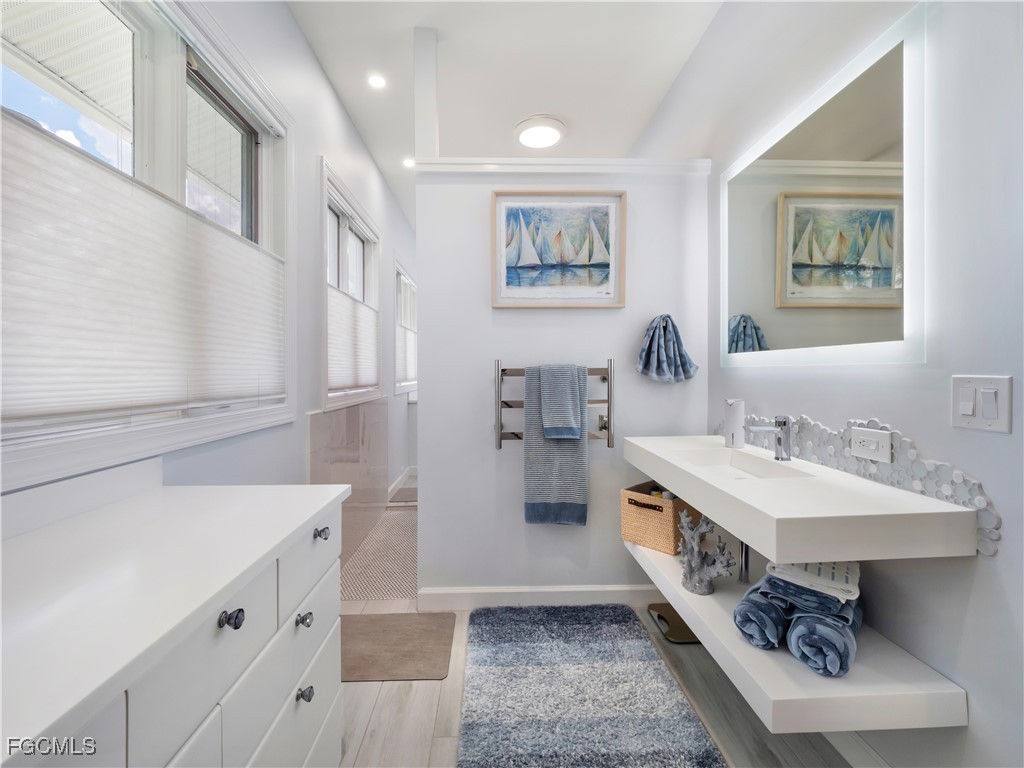 15660 Light Blue CIR