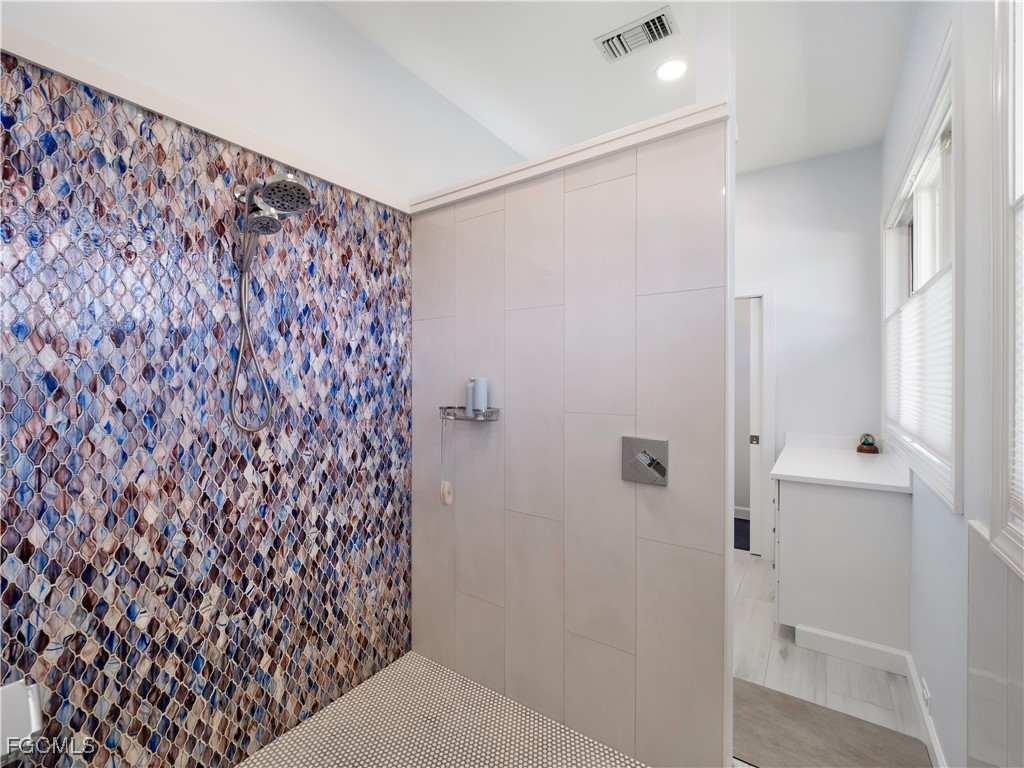 15660 Light Blue CIR