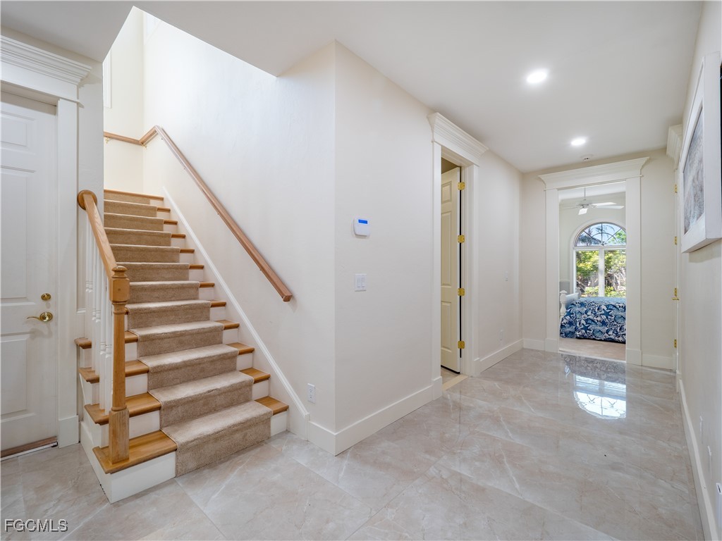 1266 Par View DR