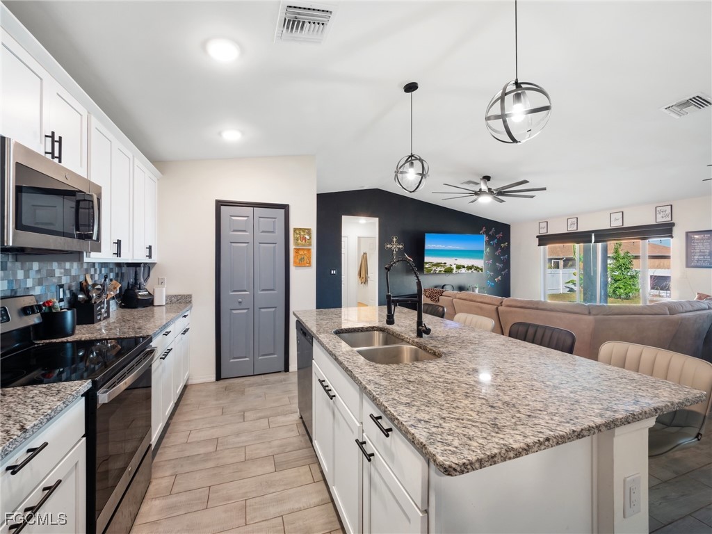 2737 NE 2nd PL