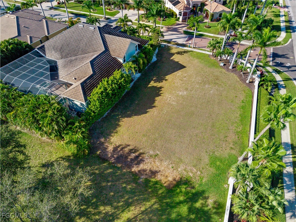 5501 Merlyn LN