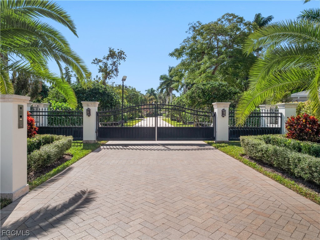 1240 Coconut DR