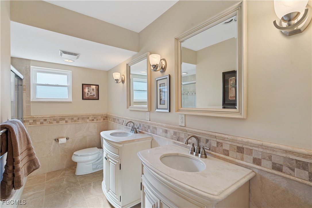 1011 S Town And River DR