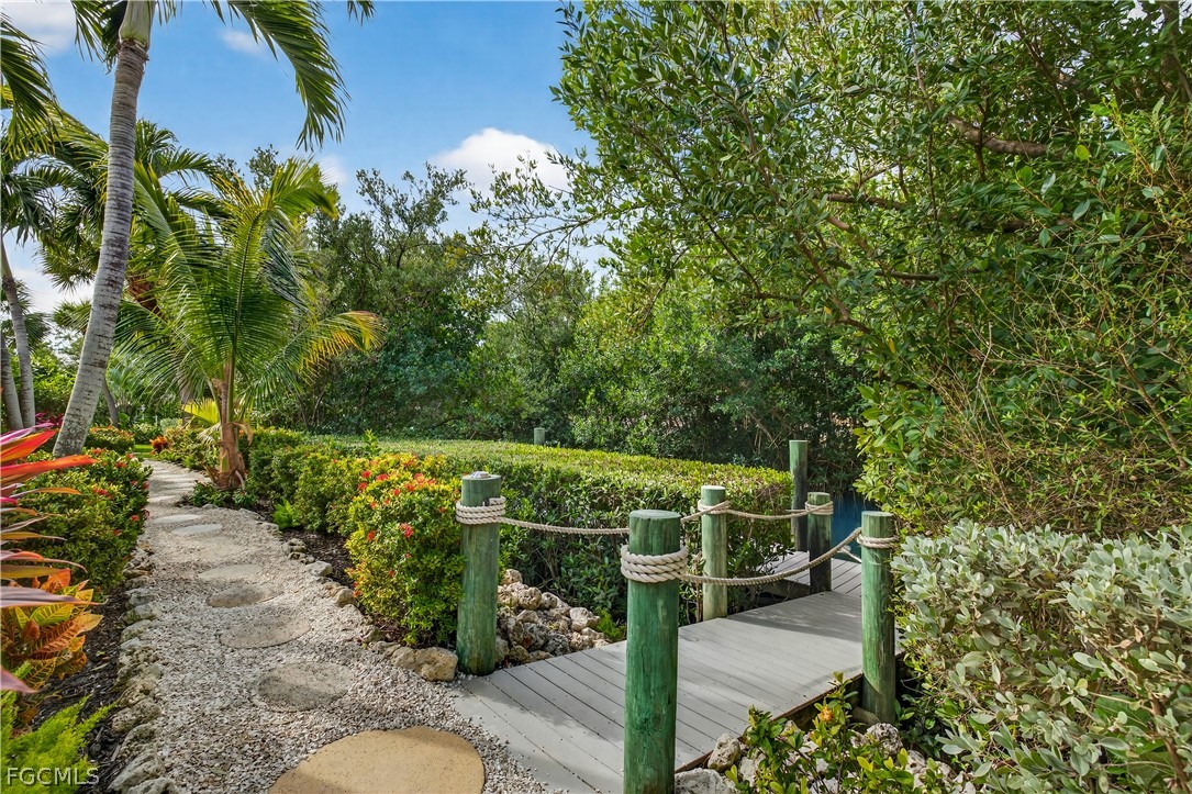 1103 Captains Walk ST